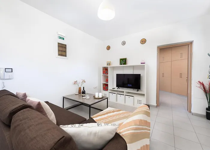 아파트 Panormitis House Semi-basement