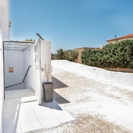 Panormitis House Semi-basement Apartment