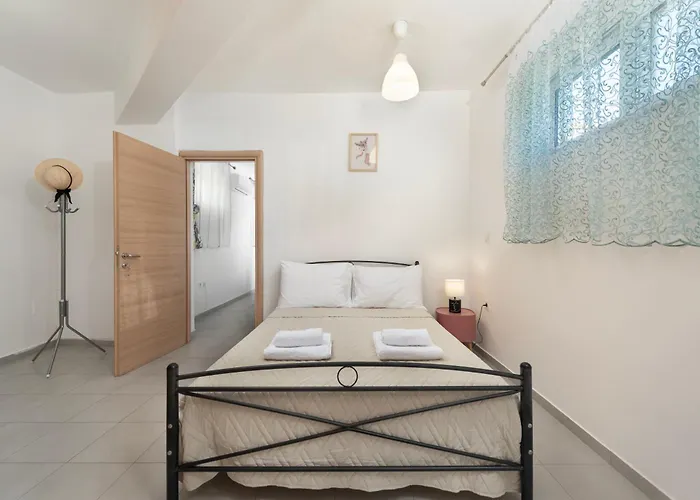 Panormitis House Semi-basement Apartment *