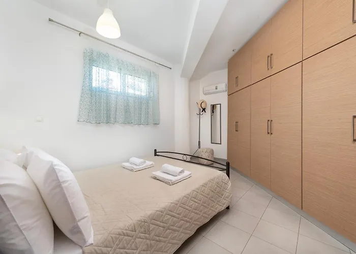 Panormitis House Semi-basement Apartment